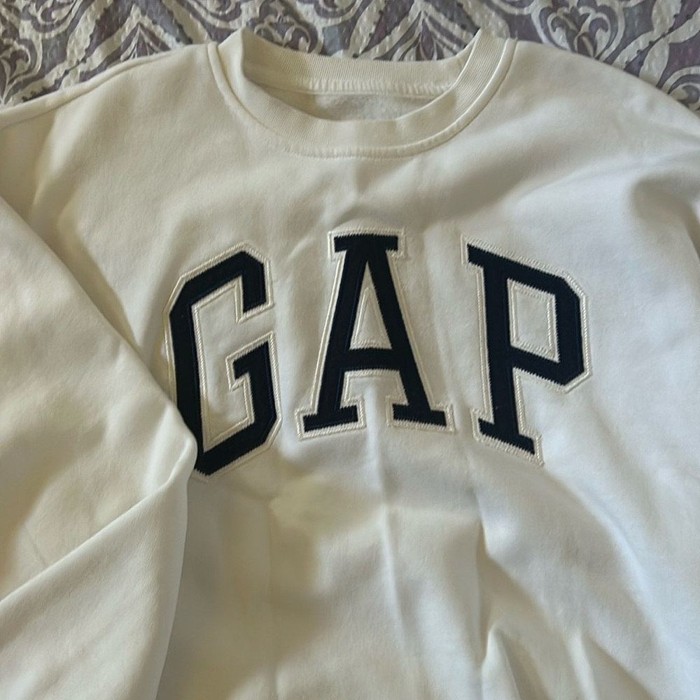 GAP crewneck